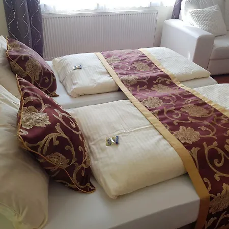 Lane Hotel *